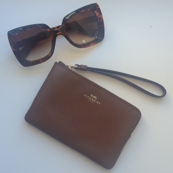 Coach Handbags - Coach Corner Zip Wristlet